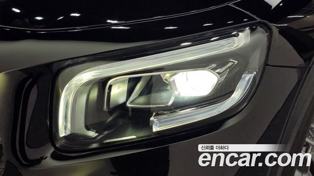 Mercedes-Benz GLB-Class 2020 — photo 8
