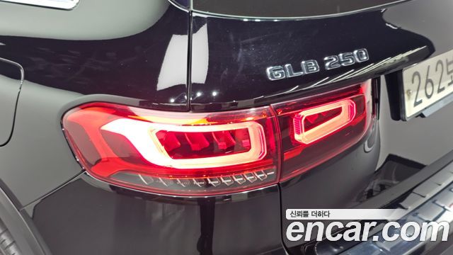 Mercedes-Benz GLB-Class 2020 — photo 9