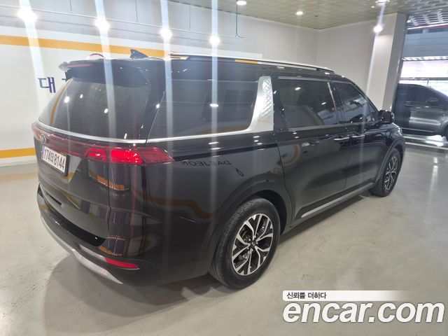 Kia Canival 2021 — photo 4