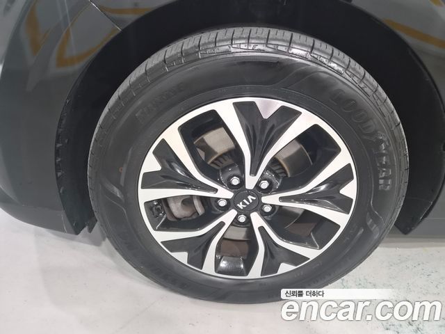 Kia Canival 2021 — photo 18