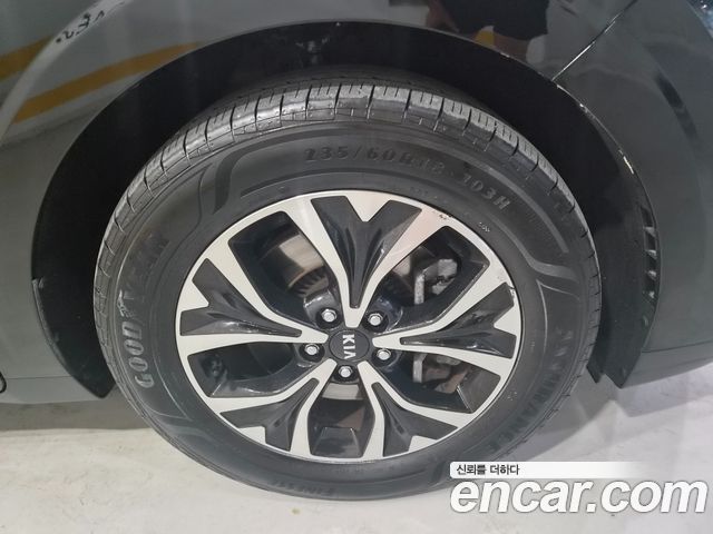 Kia Canival 2021 — photo 19
