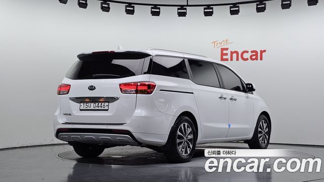 Kia Canival 2016 — photo 2