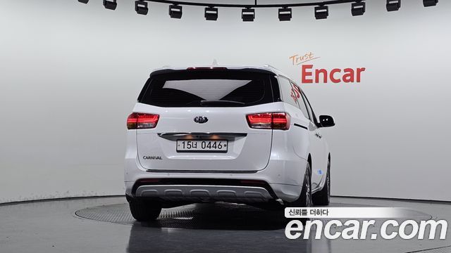 Kia Canival 2016 — photo 4