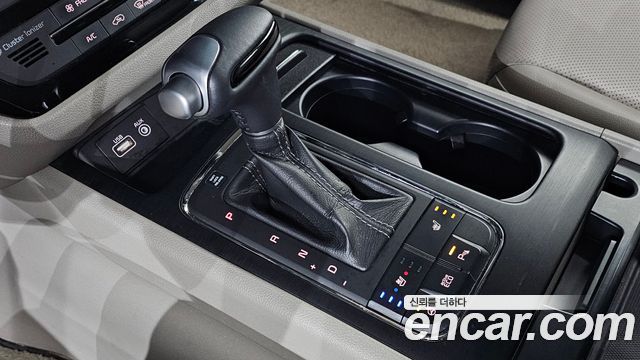 Kia Canival 2016 — photo 12