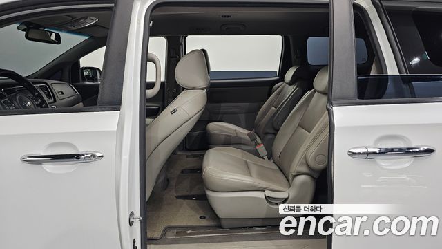 Kia Canival 2016 — photo 17