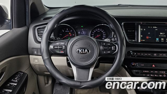 Kia Canival 2016 — photo 19