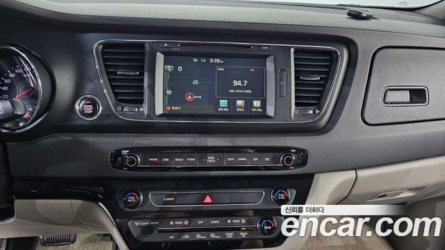 Kia Canival 2016 — photo 20