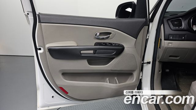 Kia Canival 2016 — photo 14