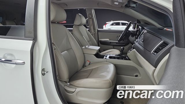 Kia Canival 2016 — photo 16