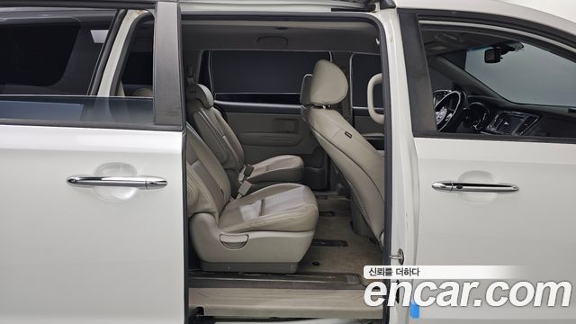 Kia Canival 2016 — photo 30