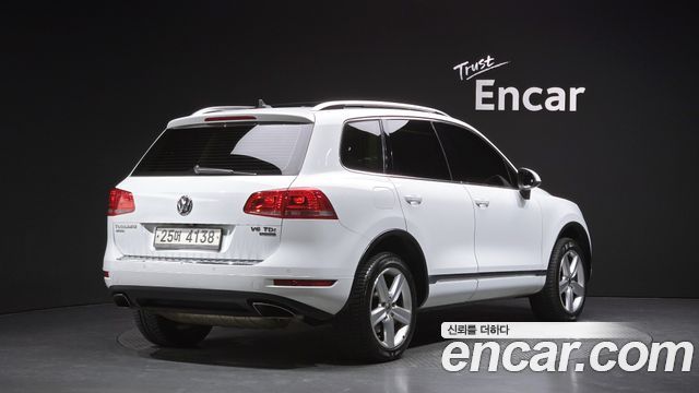 Volkswagen Touareg 2013 — photo 2