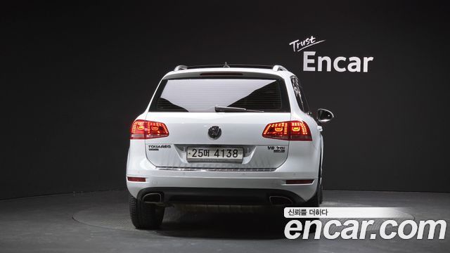 Volkswagen Touareg 2013 — photo 4