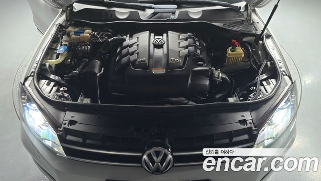 Volkswagen Touareg 2013 — photo 6