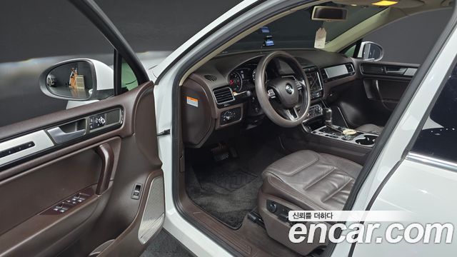 Volkswagen Touareg 2013 — photo 10