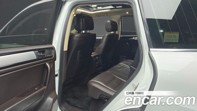 Volkswagen Touareg 2013 — photo 11