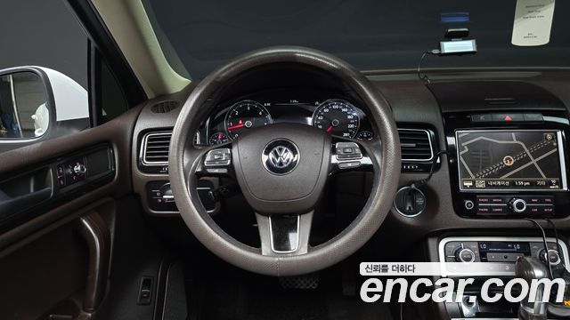 Volkswagen Touareg 2013 — photo 12