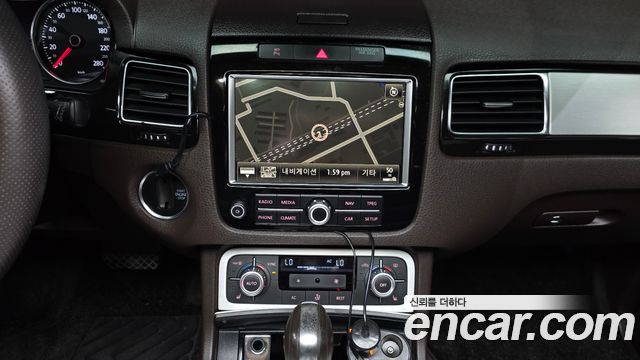 Volkswagen Touareg 2013 — photo 13