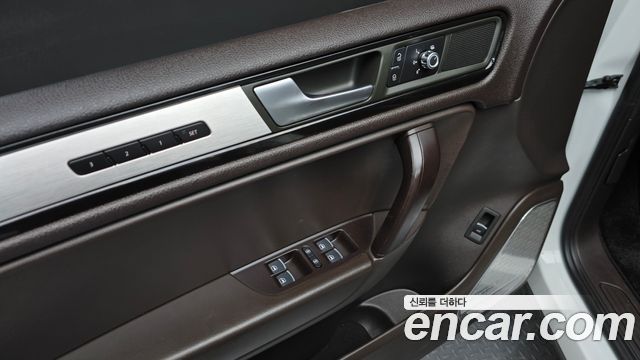 Volkswagen Touareg 2013 — photo 15