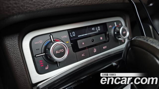 Volkswagen Touareg 2013 — photo 17