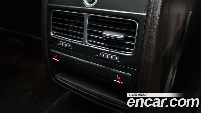 Volkswagen Touareg 2013 — photo 18
