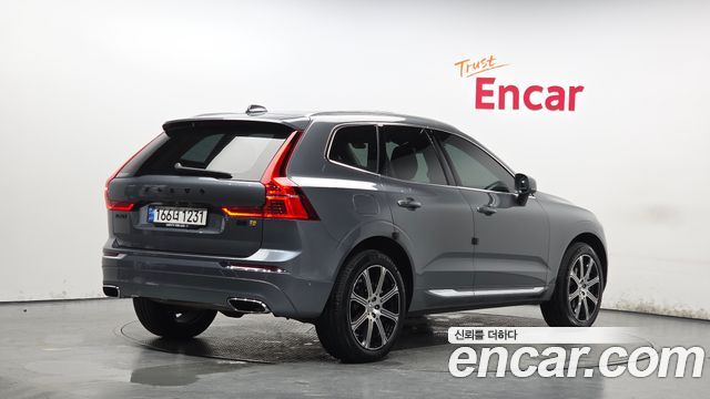 Volvo XC60 2019 — photo 2