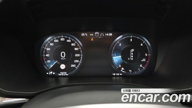 Volvo XC60 2019 — photo 8