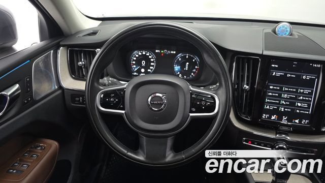 Volvo XC60 2019 — photo 14