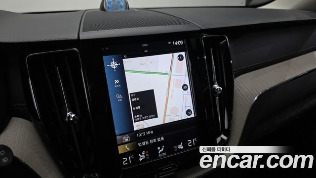 Volvo XC60 2019 — photo 15