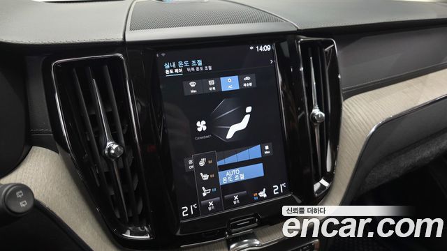 Volvo XC60 2019 — photo 17