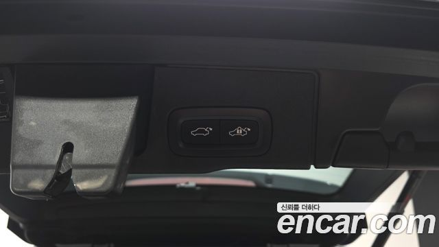 Volvo XC60 2019 — photo 20