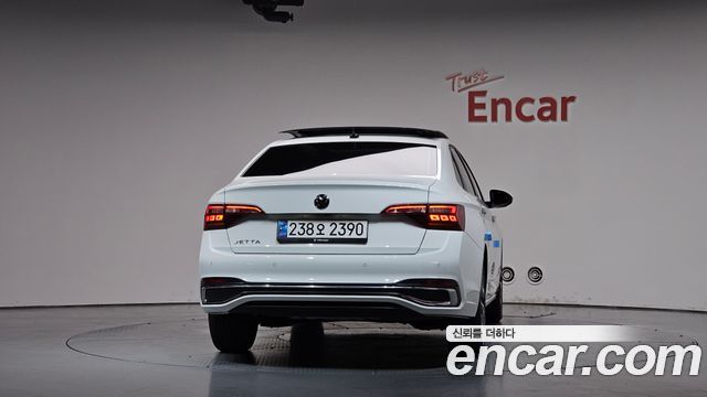 Volkswagen Jetta 2024 — photo 4