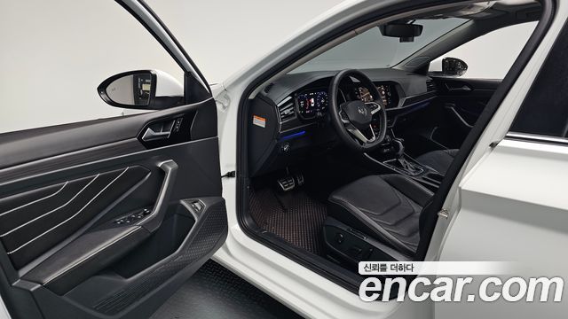 Volkswagen Jetta 2024 — photo 13