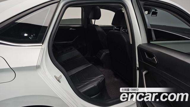Volkswagen Jetta 2024 — photo 18