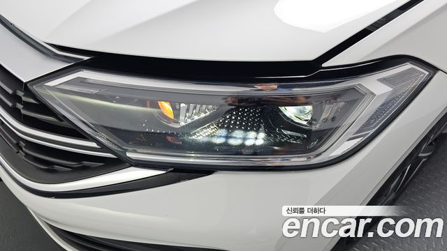 Volkswagen Jetta 2024 — photo 8