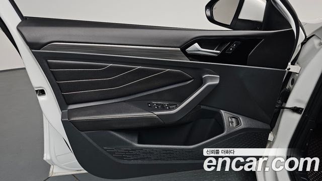 Volkswagen Jetta 2024 — photo 14