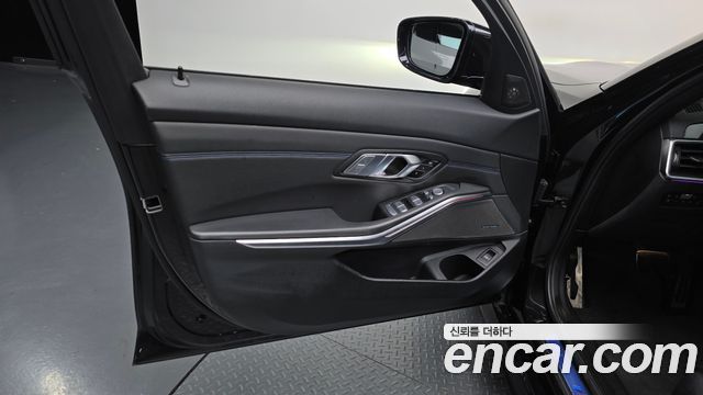 BMW 3-Series 2021 — photo 14