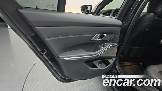 BMW 3-Series 2021 — photo 15
