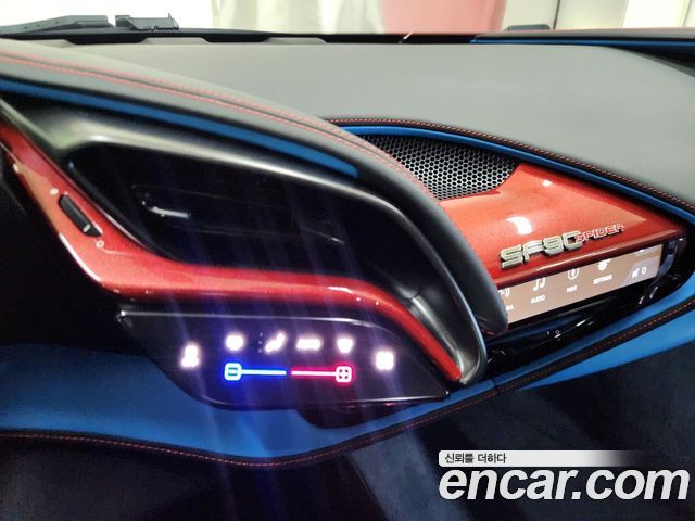 Ferrari SF90 2023 — photo 13