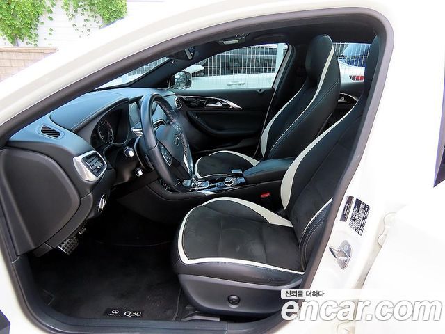 Infiniti Q30 2018 — photo 5