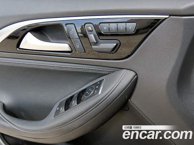Infiniti Q30 2018 — photo 11