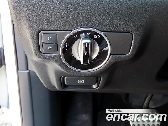 Infiniti Q30 2018 — photo 12