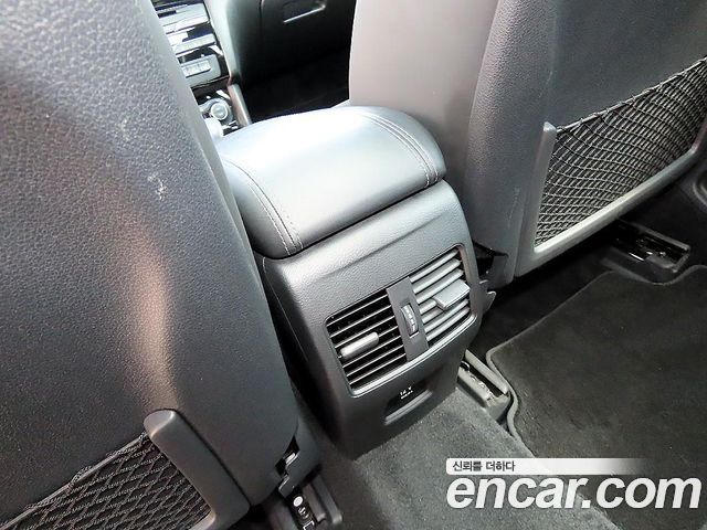 Infiniti Q30 2018 — photo 17