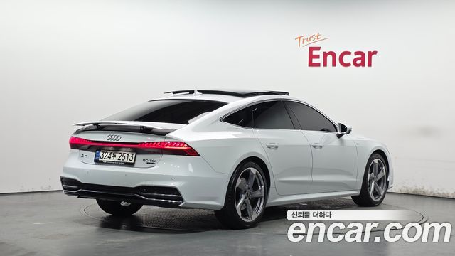 Audi A7 2021 — photo 2