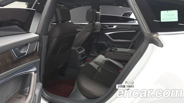 Audi A7 2021 — photo 17