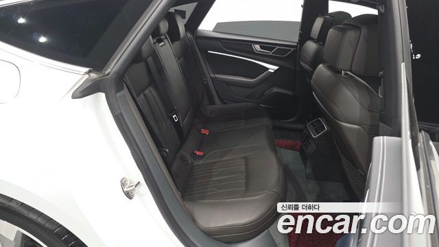 Audi A7 2021 — photo 18