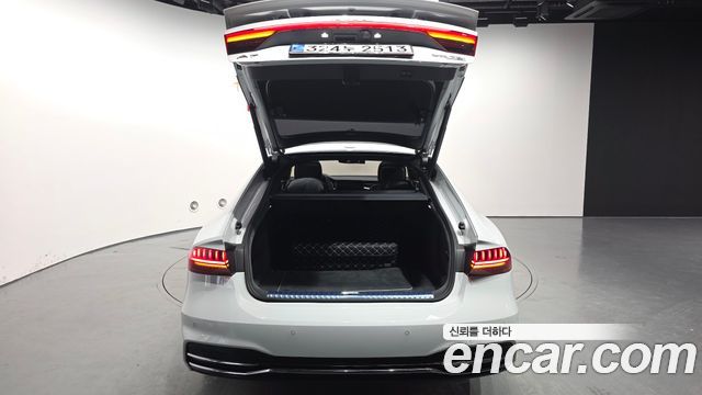 Audi A7 2021 — photo 26