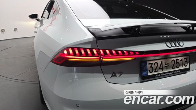Audi A7 2021 — photo 9