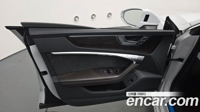 Audi A7 2021 — photo 14
