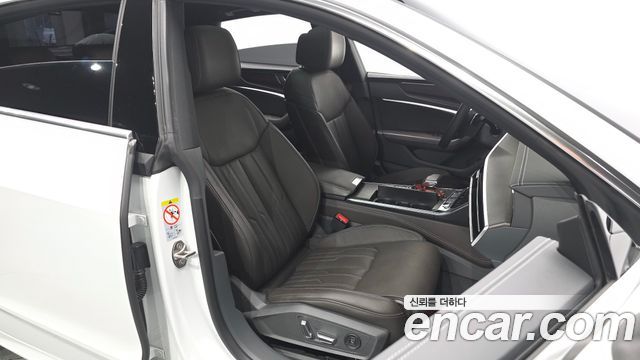 Audi A7 2021 — photo 16