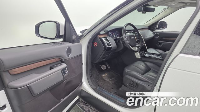 Land Rover Discovery 2018 — photo 10